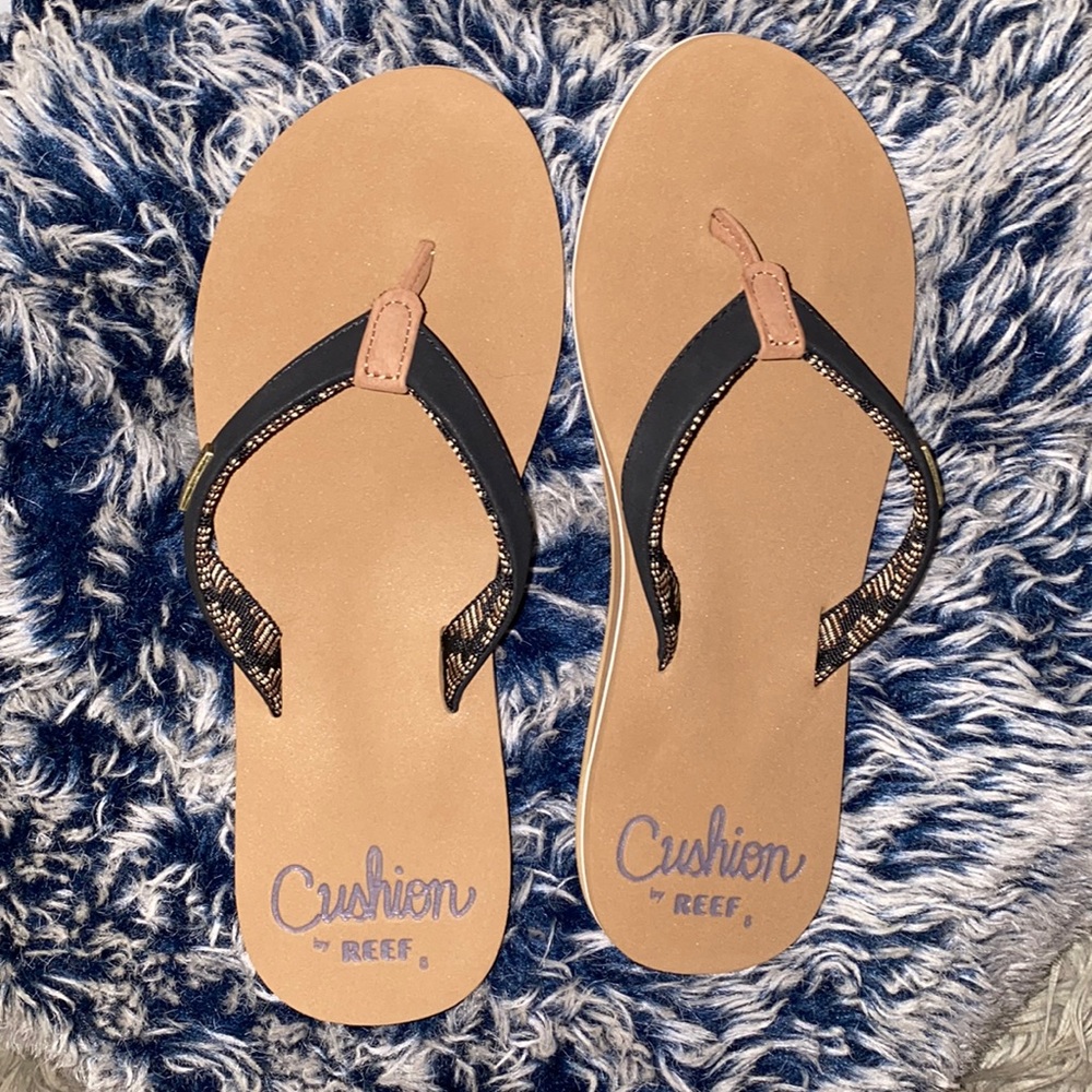 Brand new size 8 reef cushion sandals